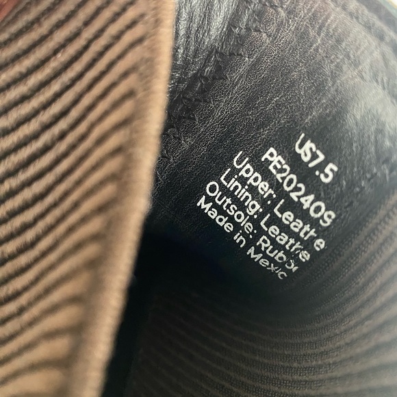 Nisolo Carmen 2.0 Chelsea in Almond - Picture 8 of 8